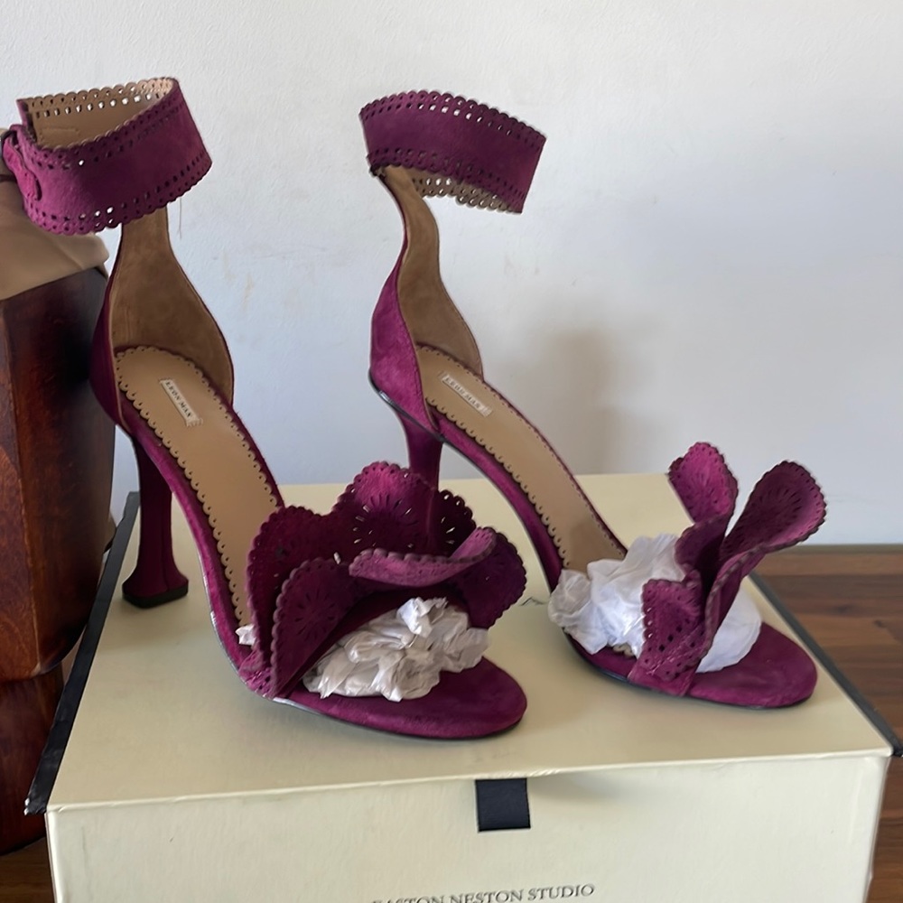 Leon Max purple suede 3-D heels